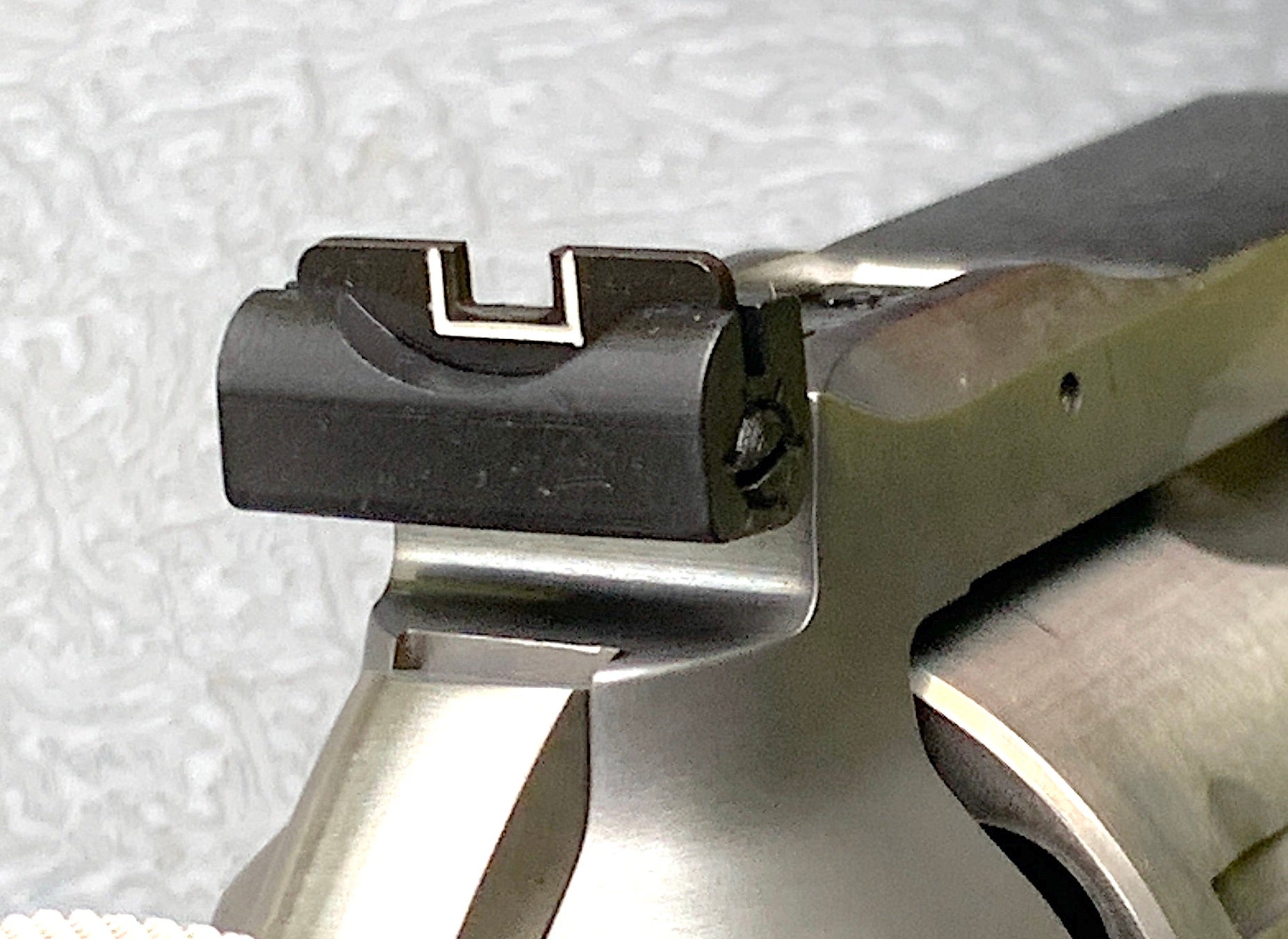 Ruger-GP100-rear-sight
